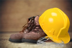 Milyen feltételeknek kell megfelelniük a munkavédelmi cipőknek?